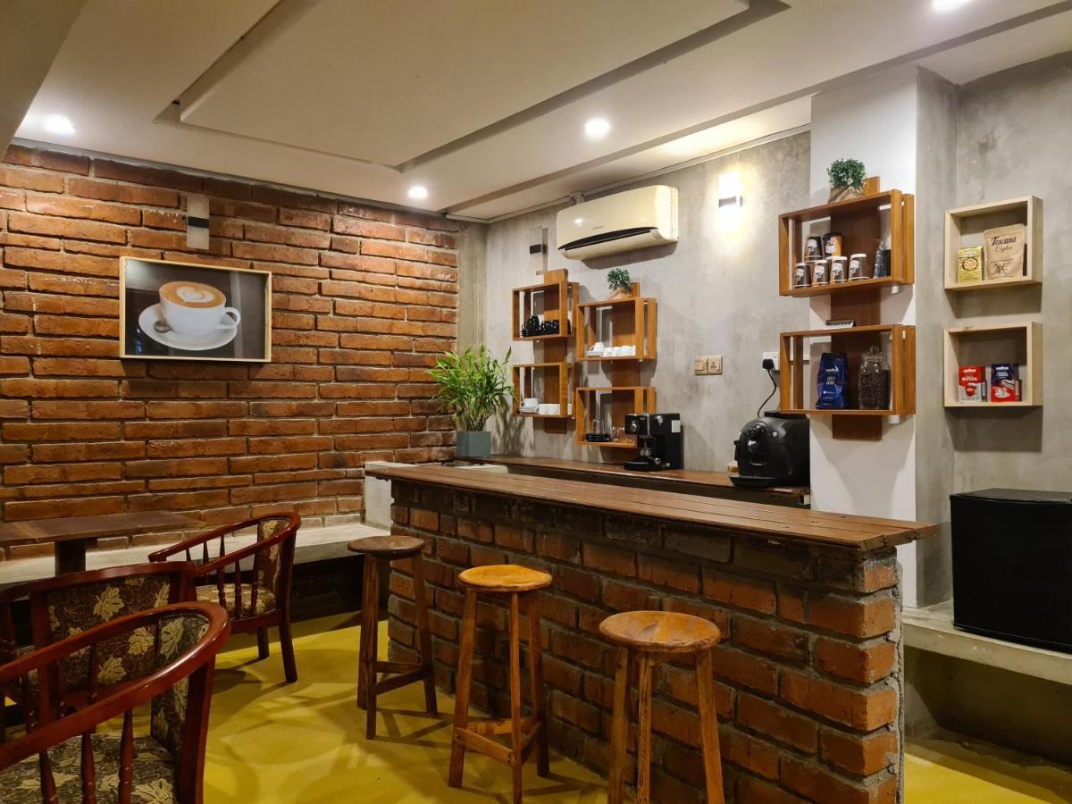 Cafe And Pub By Yasri Hotel Weligama Buitenkant foto