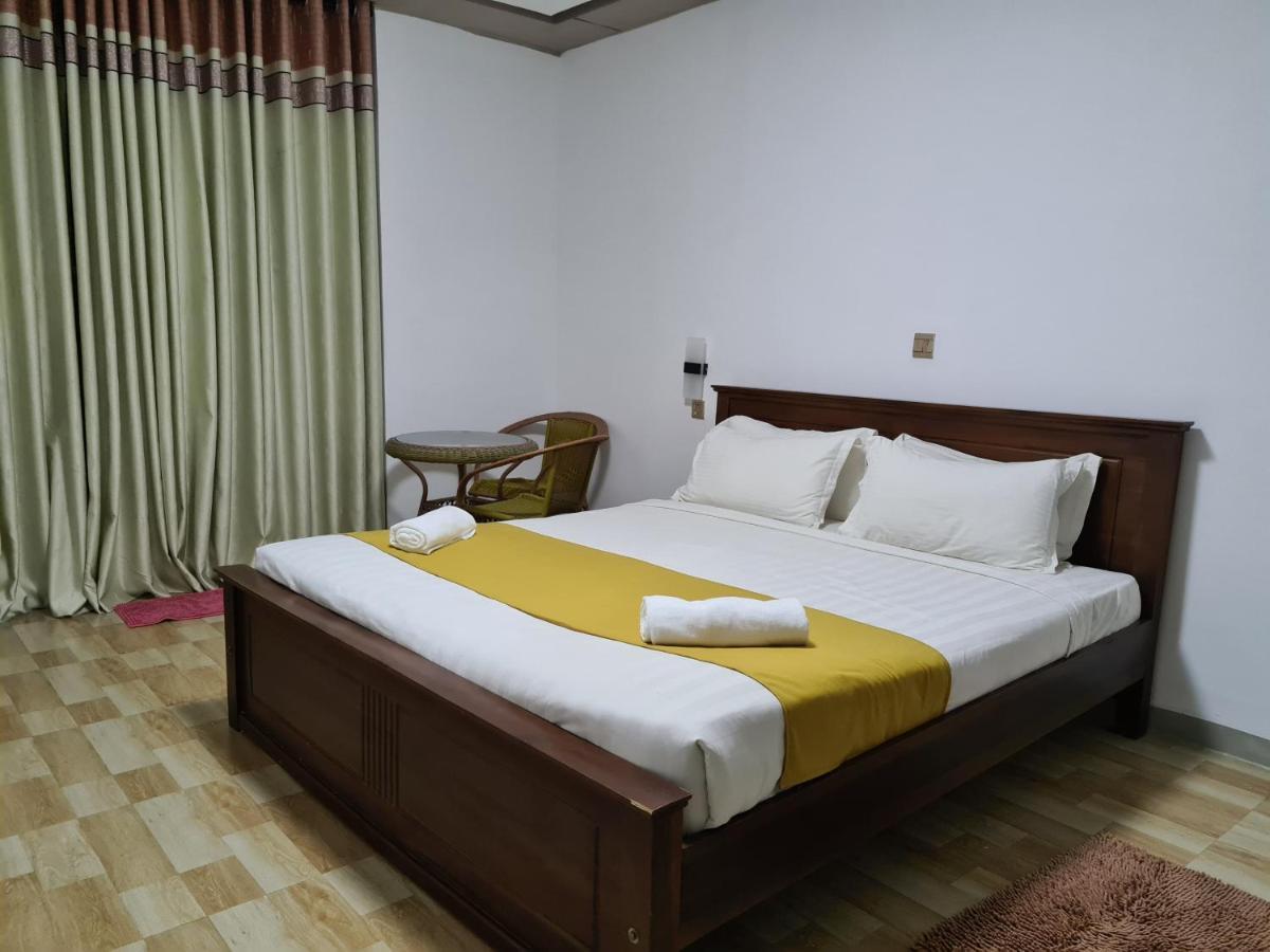 Cafe And Pub By Yasri Hotel Weligama Buitenkant foto